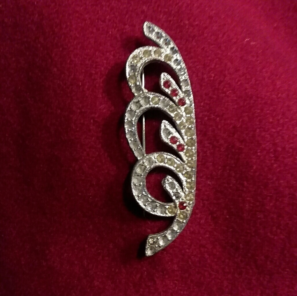 😊3/$12 item! VintageBroochKC stamp silver tone,red/clear jewels.